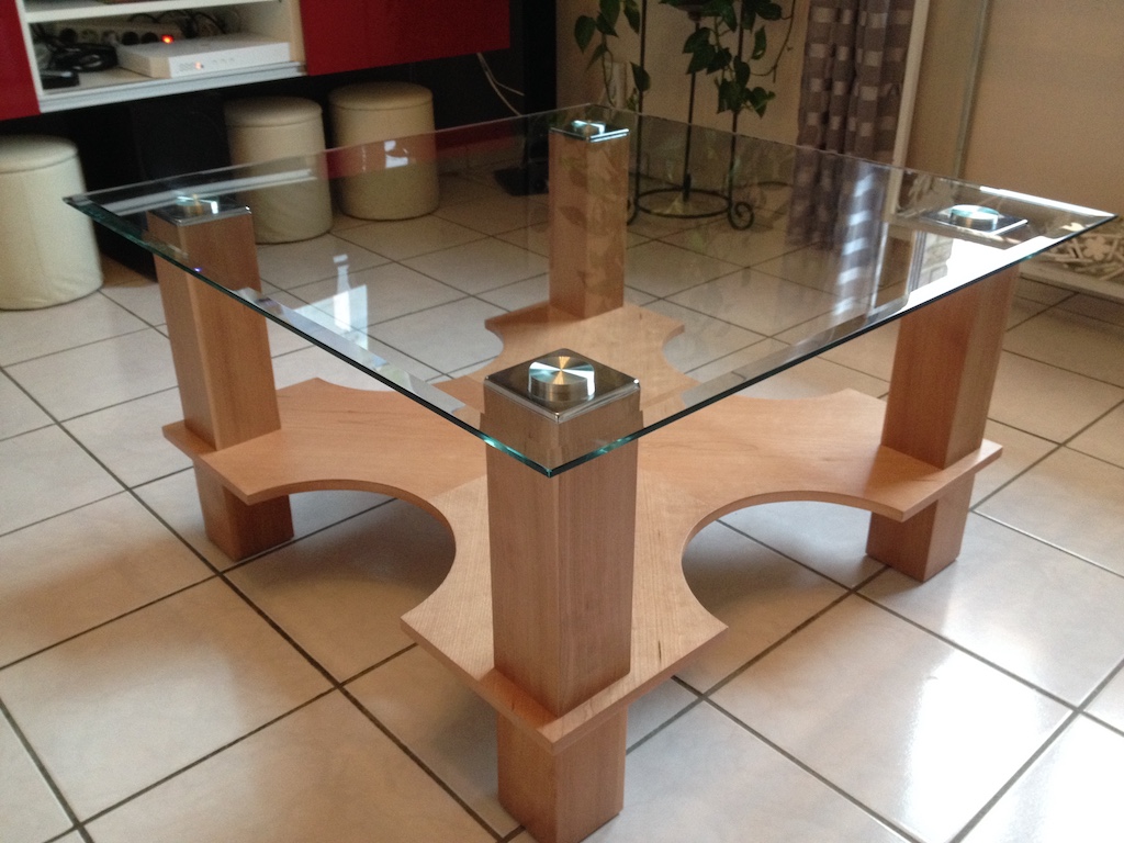 Table plaquée bois et plateau verre